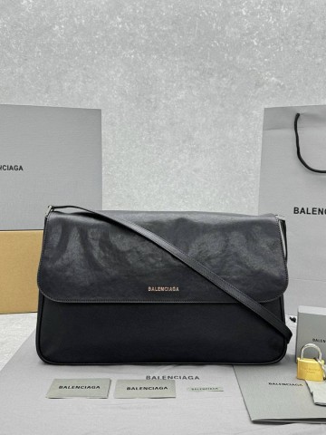 Сумка-мессенджер Balenciaga