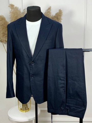 Льняной костюм Kiton