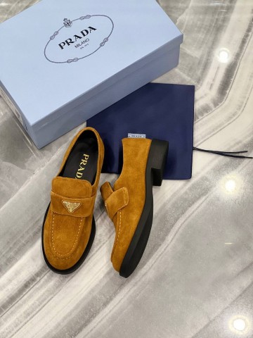 Лоферы Prada