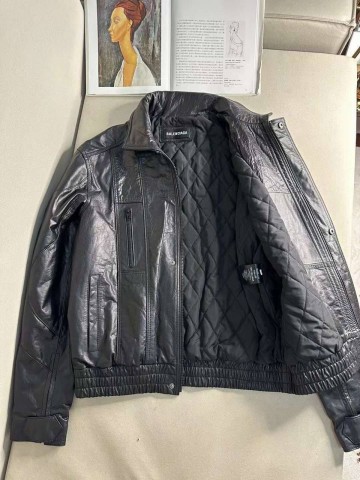 Кожаная куртка Balenciaga