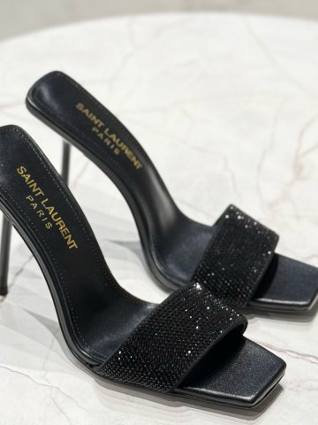 Босоножки Yves Saint Laurent