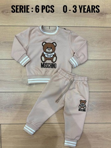 Костюм Moschino