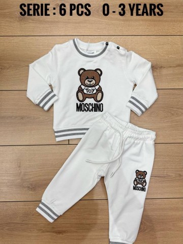 Костюм Moschino