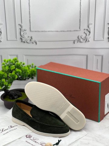 Мужские замшевые лоферы Loro Piana зелёного цвета