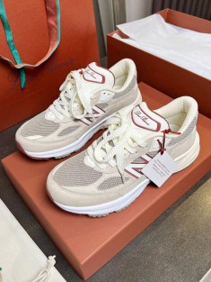 Женские кроссовки Loro Piana x New Balance Premium