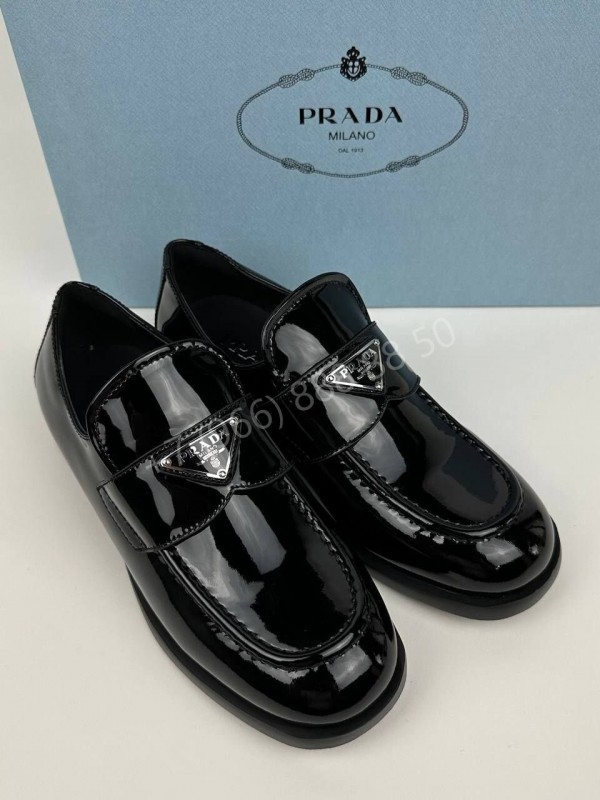 Лоферы Prada