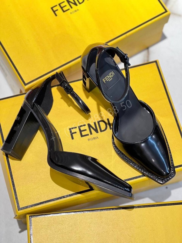 Босоножки Fendi