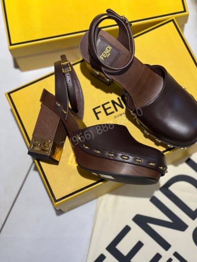 Босоножки Fendi