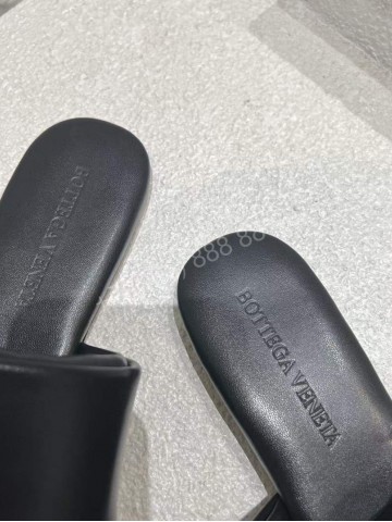 Шлепанцы Bottega Veneta