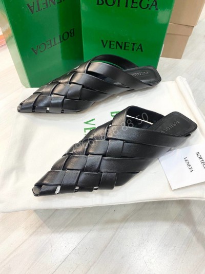 Шлепанцы Bottega Veneta