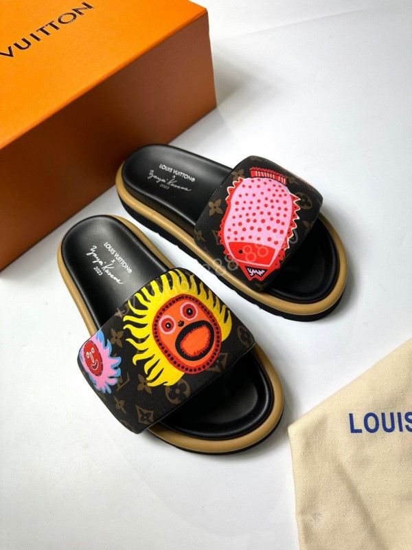 Шлепанцы Louis Vuitton