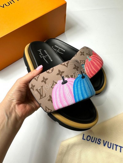 Шлепанцы Louis Vuitton