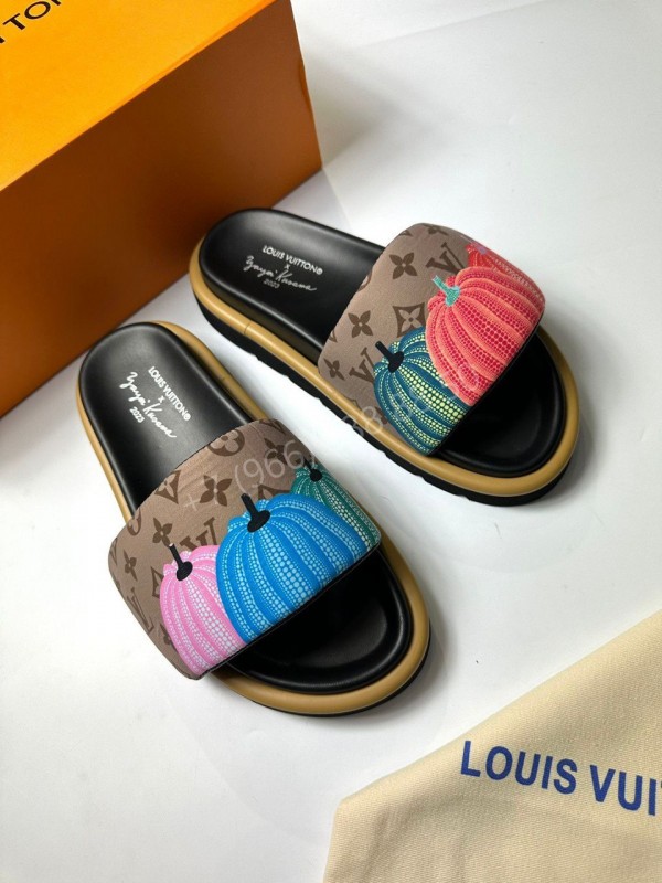 Шлепанцы Louis Vuitton