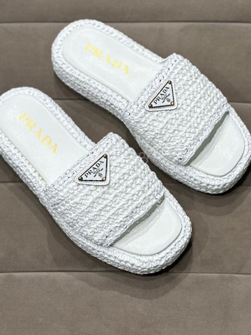 Шлепанцы Prada