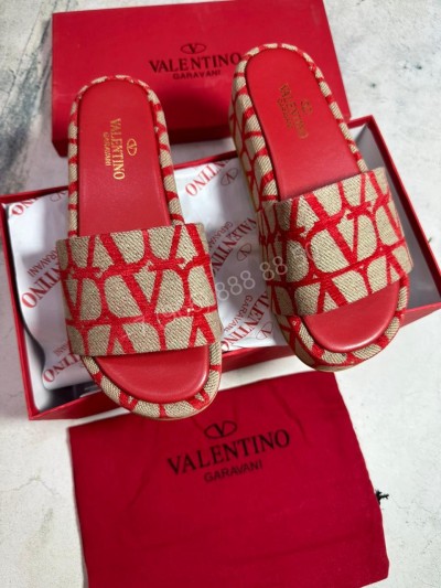 Шлепанцы Valentino