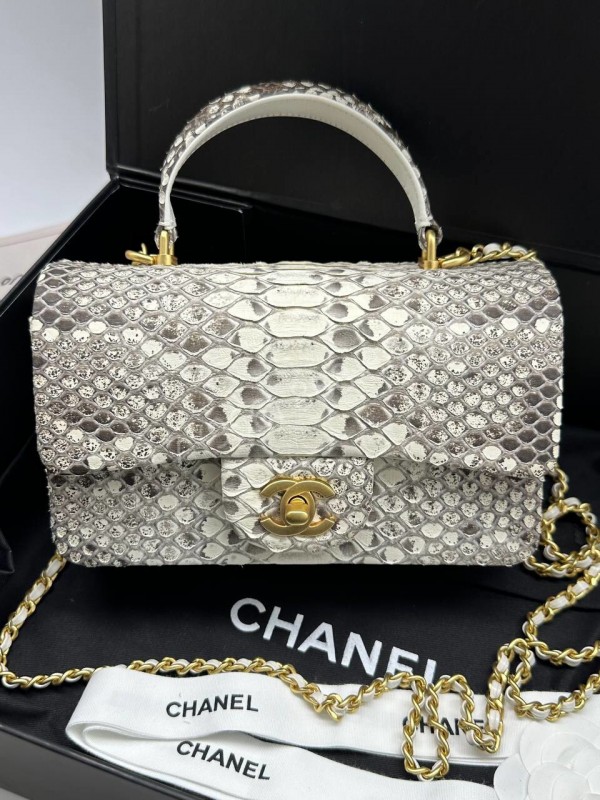 Сумка CHANEL из кожи питона