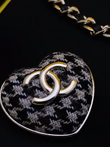 Брошь CHANEL