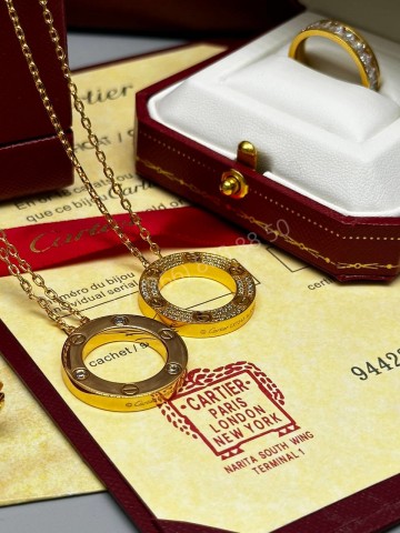 Кулон Cartier с камнями