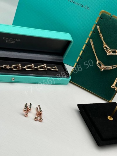 Кулон Tiffany & Co. с камнями 40 см