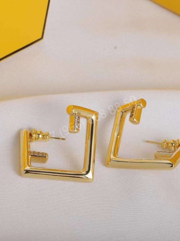 Серьги Fendi