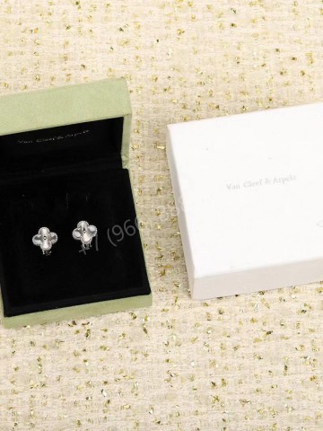Серьги Van Cleef & Arpels