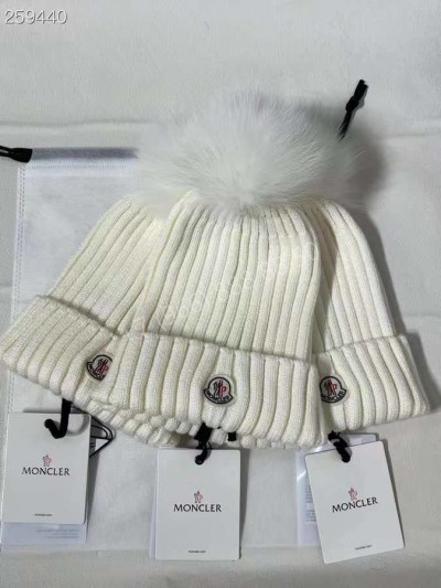 Шапка Moncler