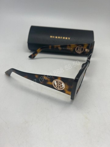 Солнцезащитные очки Burberry