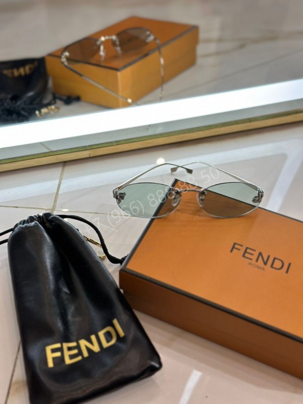 Солнцезащитные очки Fendi