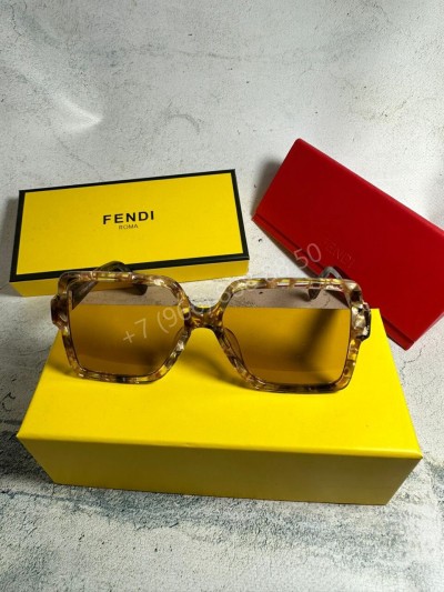 Солнцезащитные очки Fendi