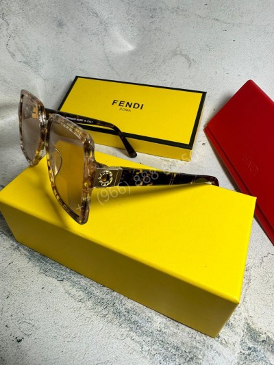 Солнцезащитные очки Fendi