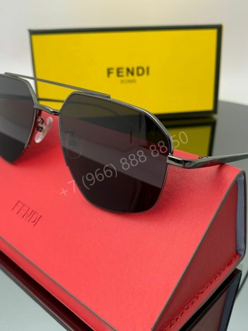 Солнцезащитные очки Fendi