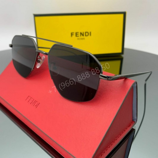 Солнцезащитные очки Fendi