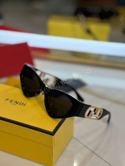 Солнцезащитные очки Fendi