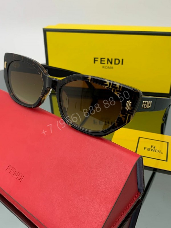 Солнцезащитные очки Fendi