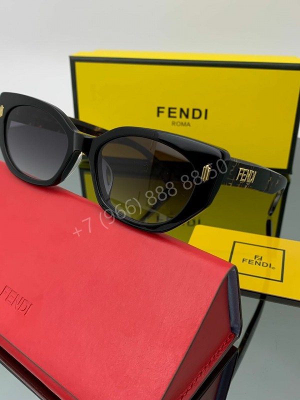 Солнцезащитные очки Fendi