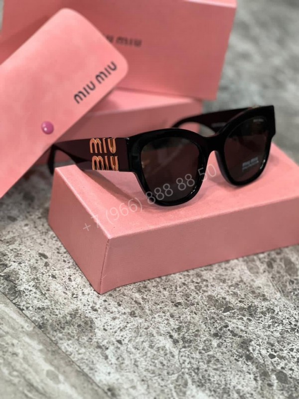 Солнцезащитные очки MIU MIU