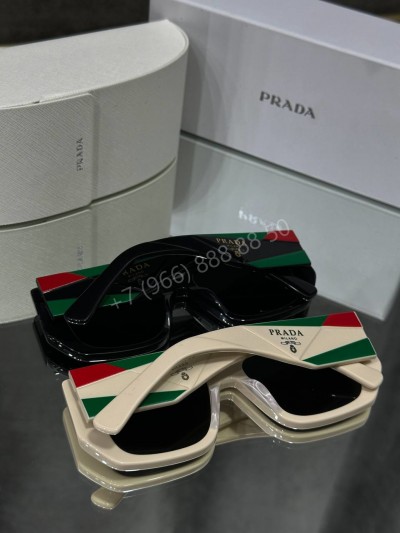 Солнцезащитные очки Prada