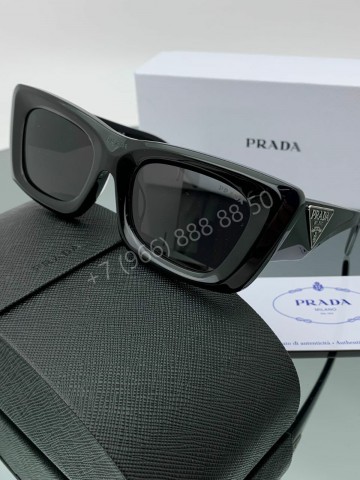 Солнцезащитные очки Prada
