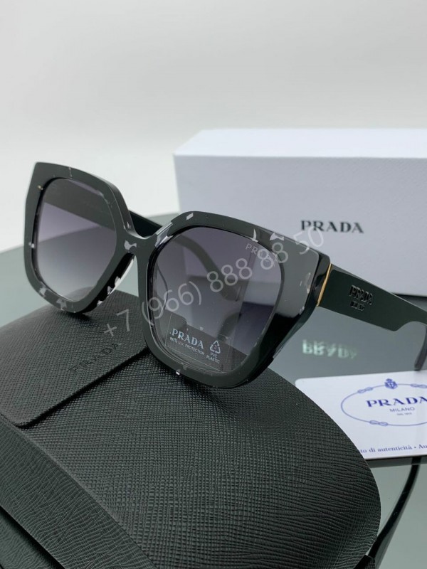 Солнцезащитные очки Prada