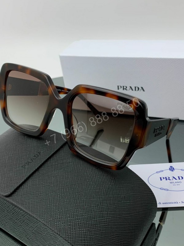 Солнцезащитные очки Prada