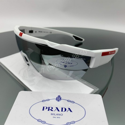 Солнцезащитные очки Prada