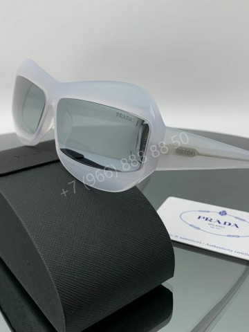 Солнцезащитные очки Prada