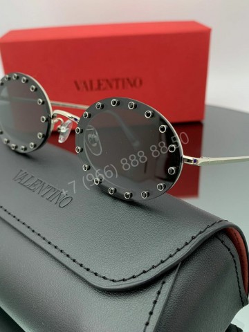 Солнцезащитные очки Valentino