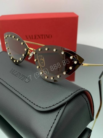 Солнцезащитные очки Valentino