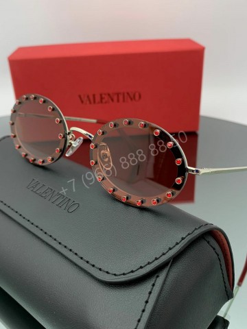 Солнцезащитные очки Valentino