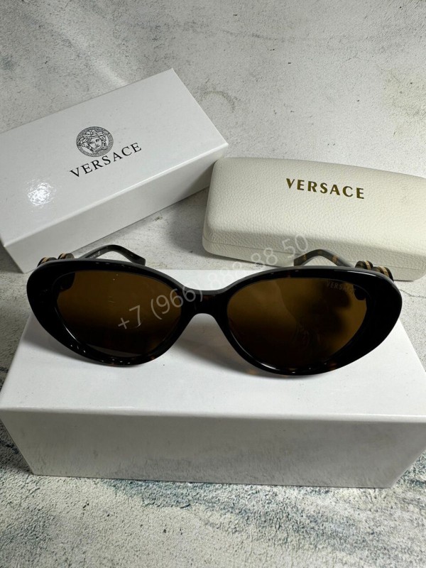 Солнцезащитные очки Versace