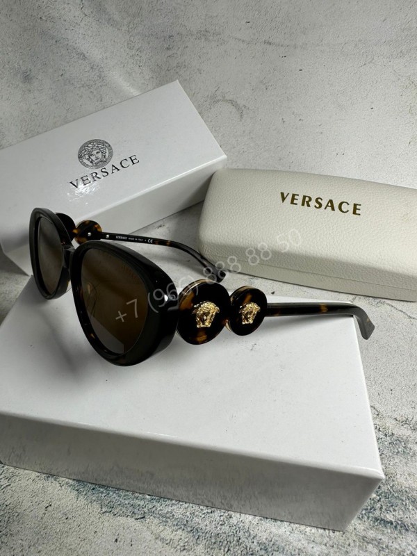 Солнцезащитные очки Versace