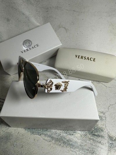 Солнцезащитные очки Versace