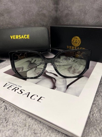Солнцезащитные очки Versace