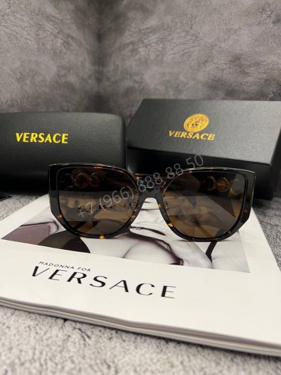 Солнцезащитные очки Versace